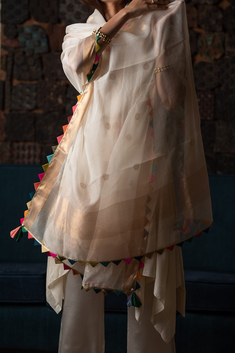 Kvana- Ivory Silk Maheshwari Upcycled Patchwork Dupatta