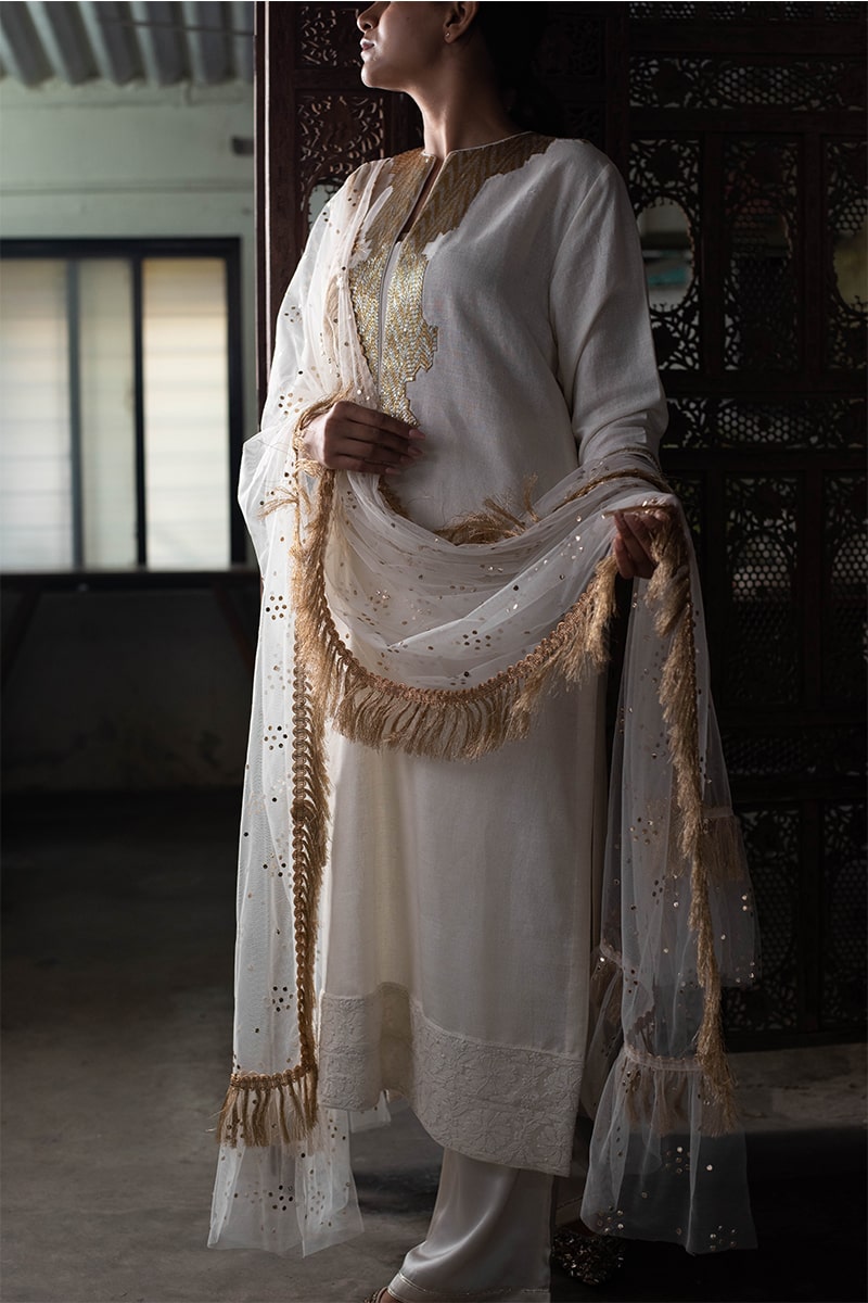 Bhuvi- Ivory Tulle Dupatta with Makaish